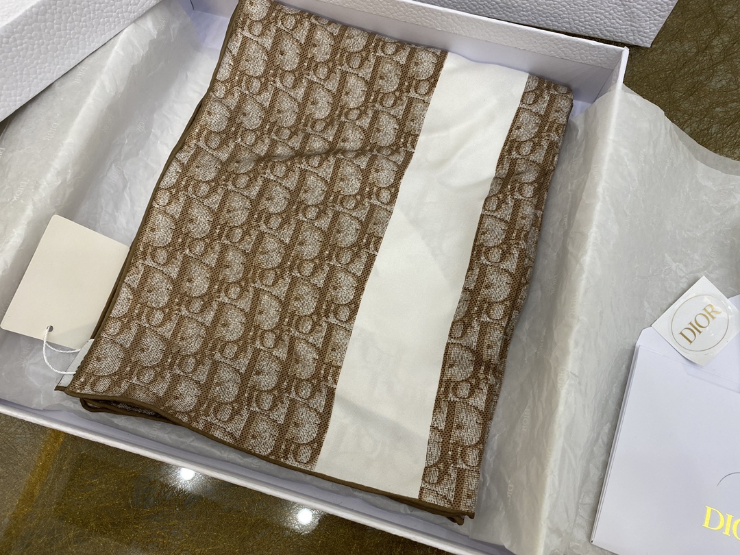 Dior迪奥砂洗工艺100%真丝围巾