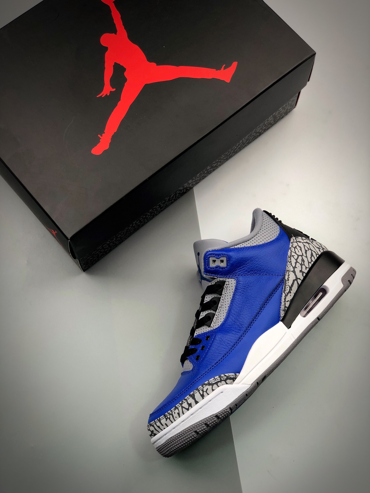 380 Air Jordan 3 Retro ”Blue Cement” 黑蓝水泥