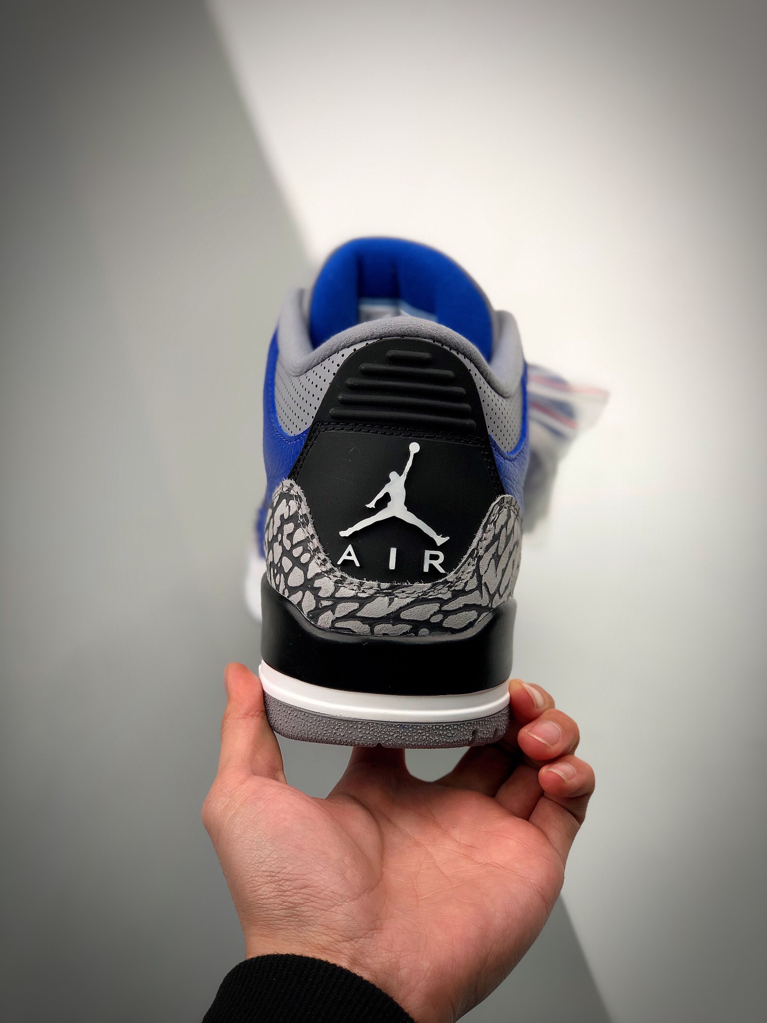 380 Air Jordan 3 Retro ”Blue Cement” 黑蓝水泥