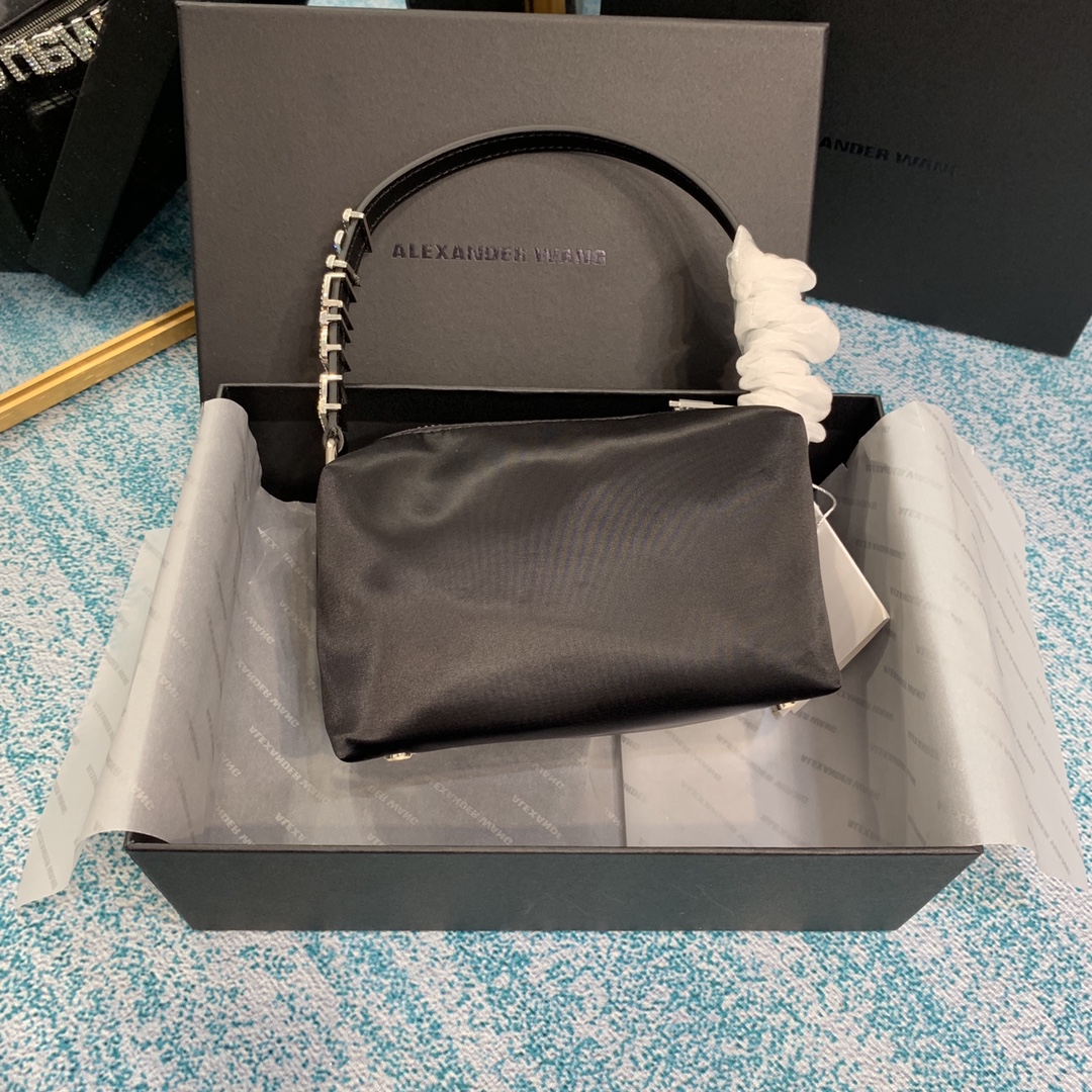New Money from Alexander Wang: Silk 754 Collection with High-End Aesthetic - 图片 2