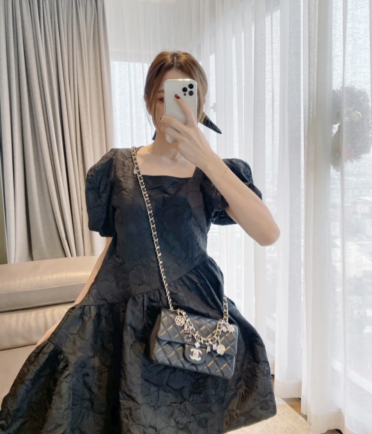 Chanel 2021年春夏度假新款镂空山茶花CF20单肩斜挎包 AS2326
