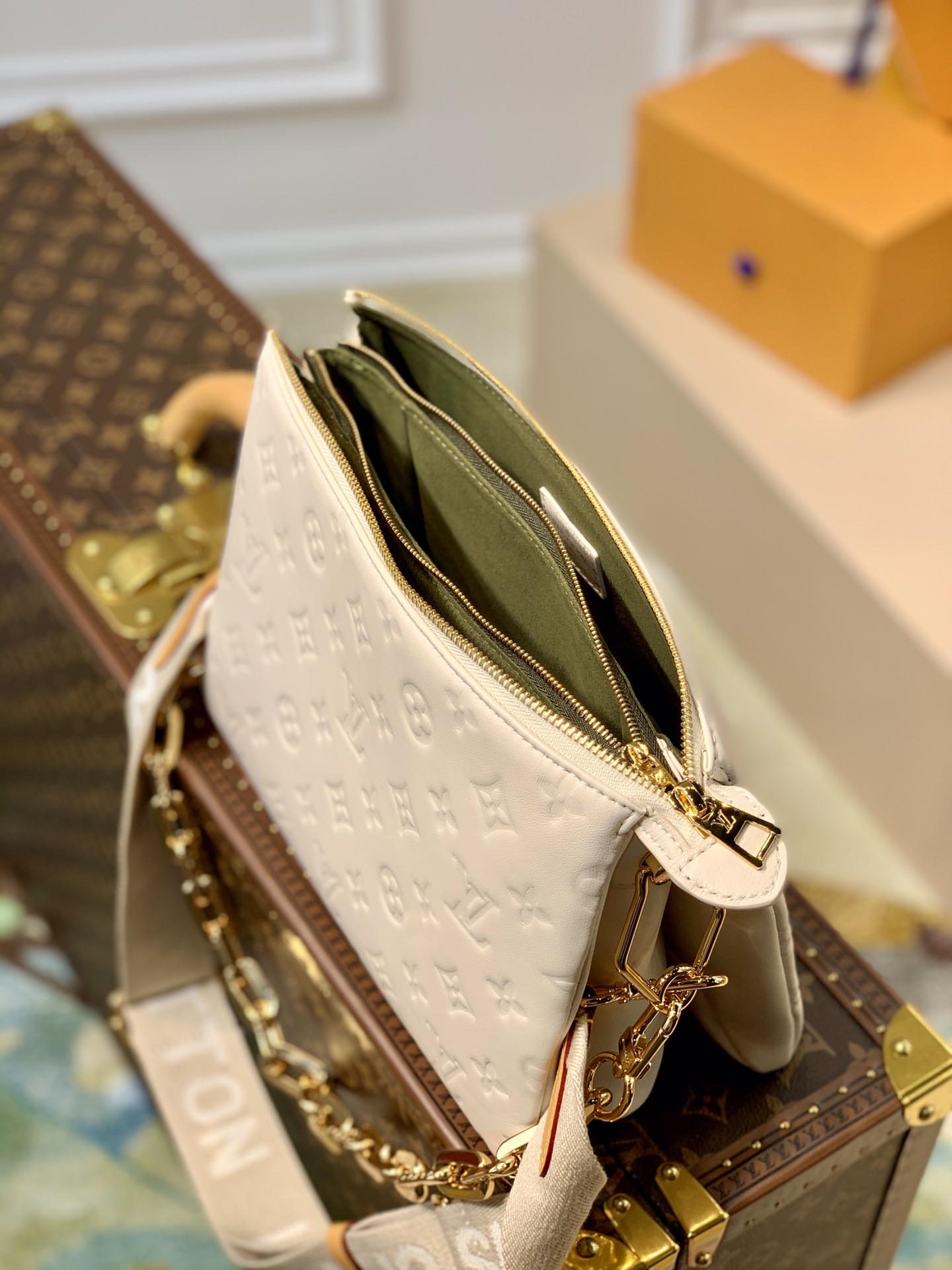 Louis Vuitton LV Coussin PM bag M57793奶白色