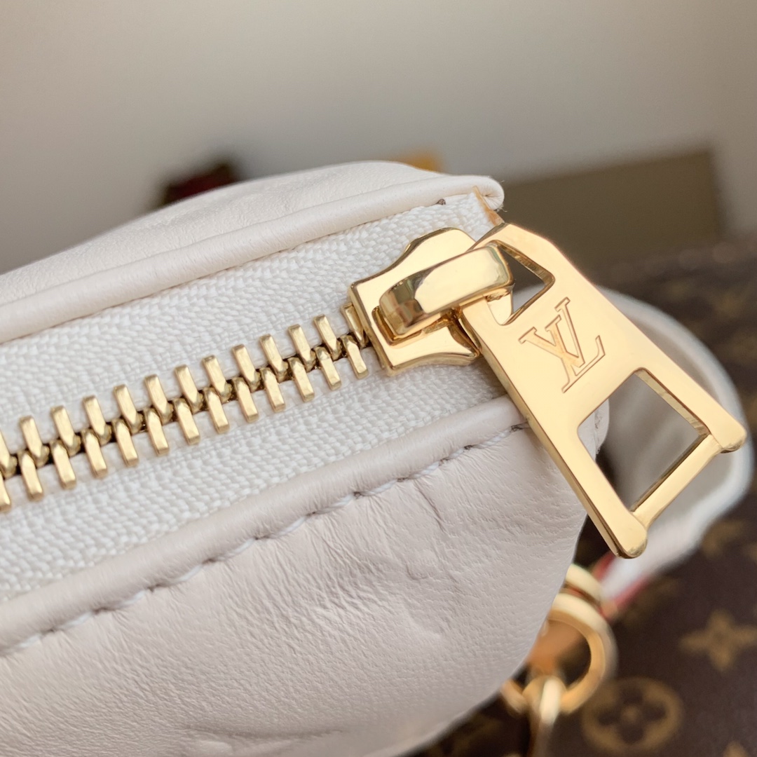 Louis Vuitton LV Coussin PM bag M57793奶白色