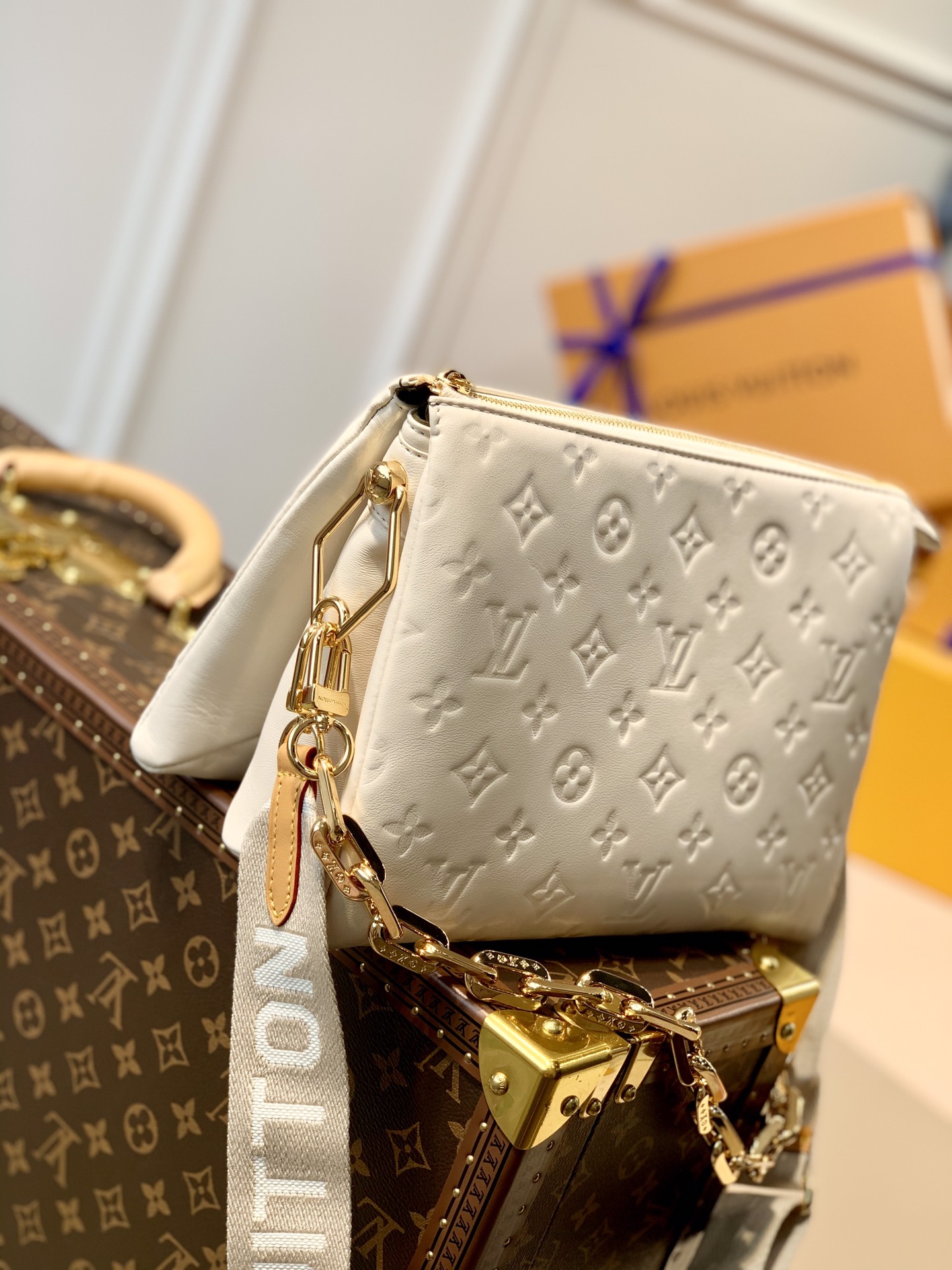 Louis Vuitton LV Coussin PM bag M57793奶白色