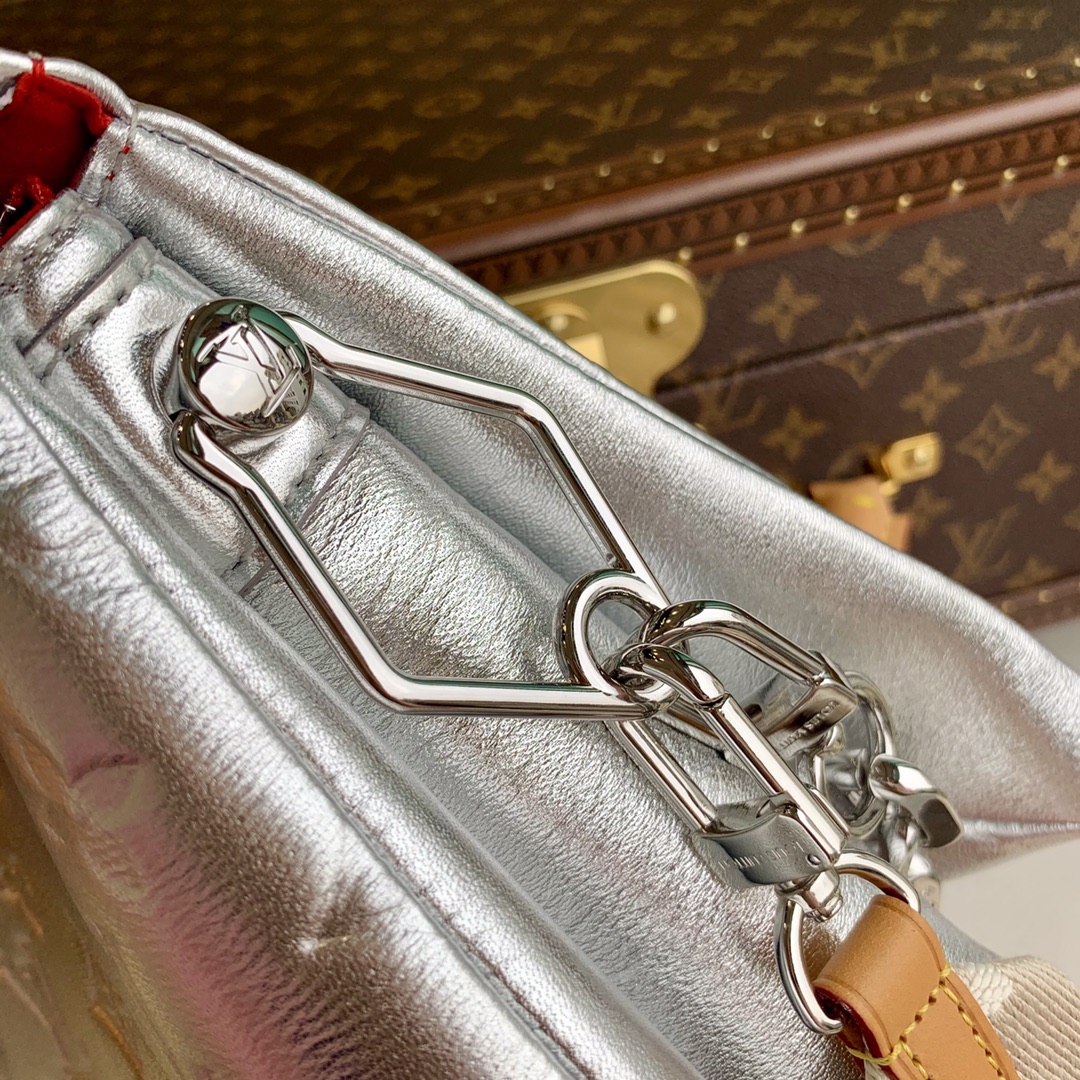 Louis Vuitton LV Coussin 链条斜挎包 M57913银色