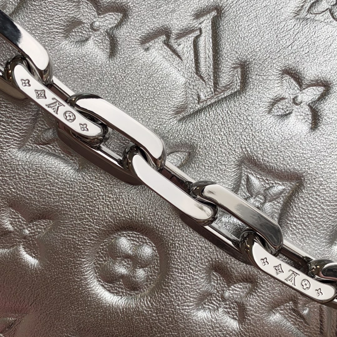 Louis Vuitton LV Coussin 链条斜挎包 M57913银色