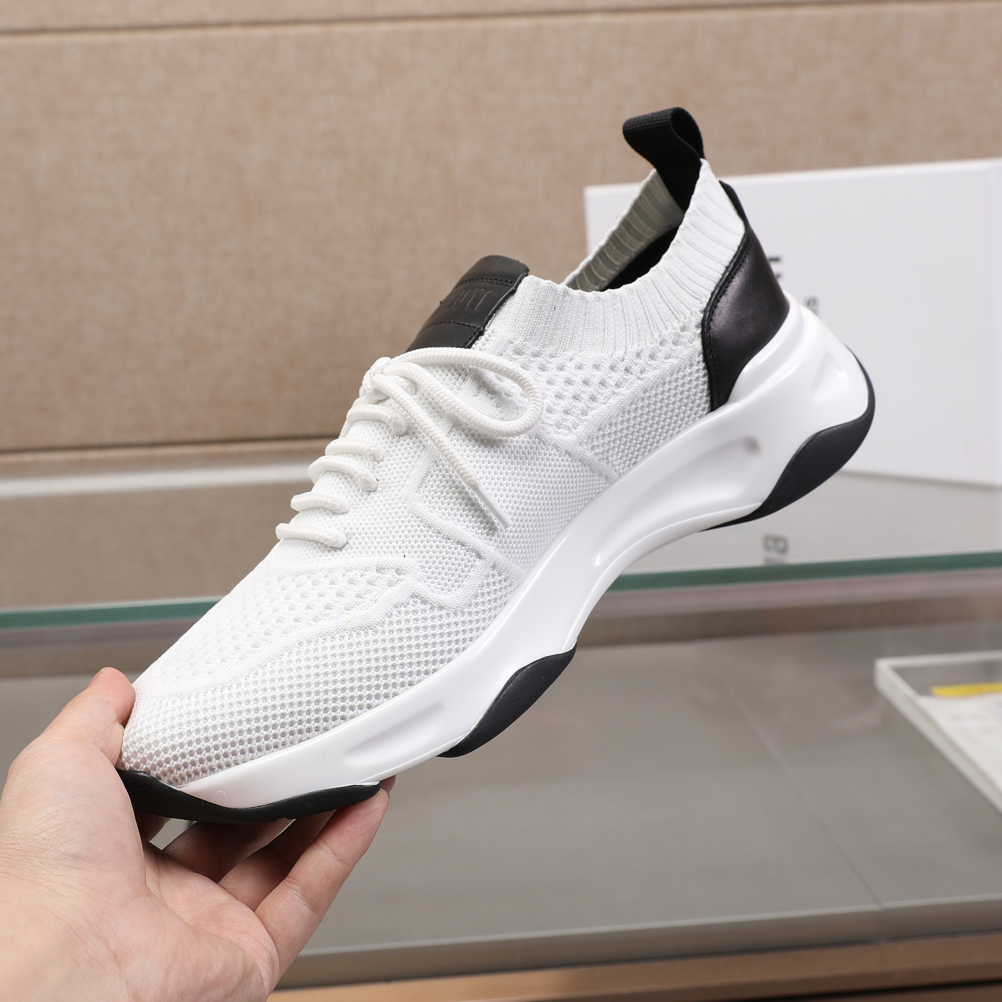 Spring/Summer nueva colección, la única versión en el mercado de los zapatos deportivos para hombre 