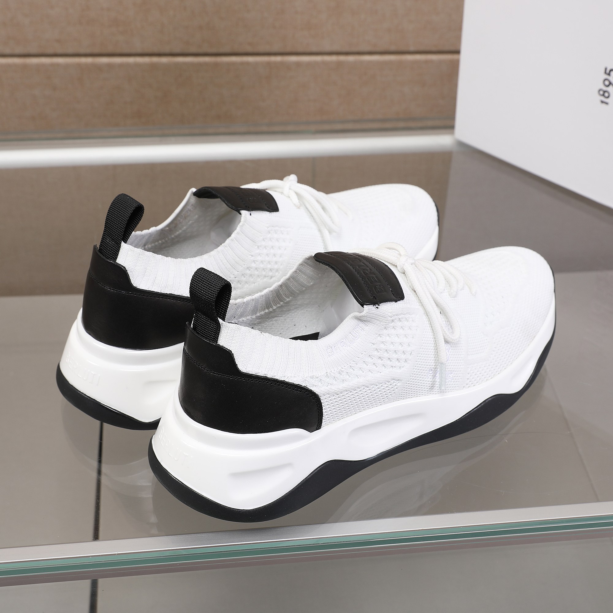 Spring/Summer nueva colección, la única versión en el mercado de los zapatos deportivos para hombre 
