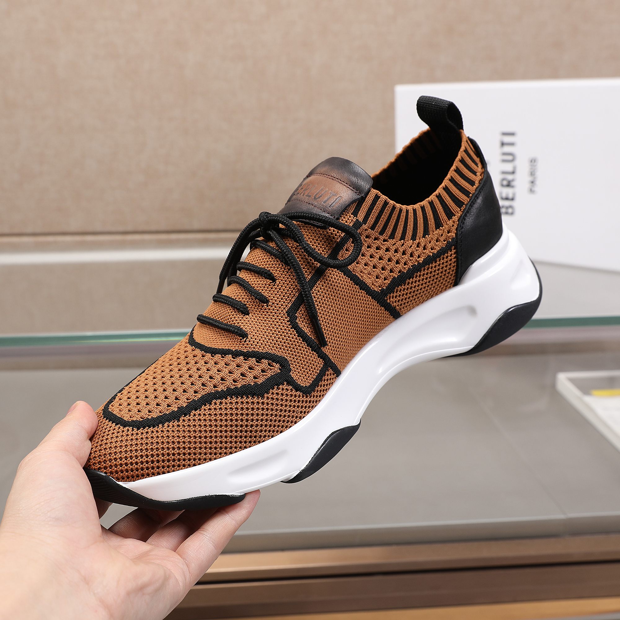Spring/Summer nueva colección, la única versión en el mercado de los zapatos deportivos para hombre 