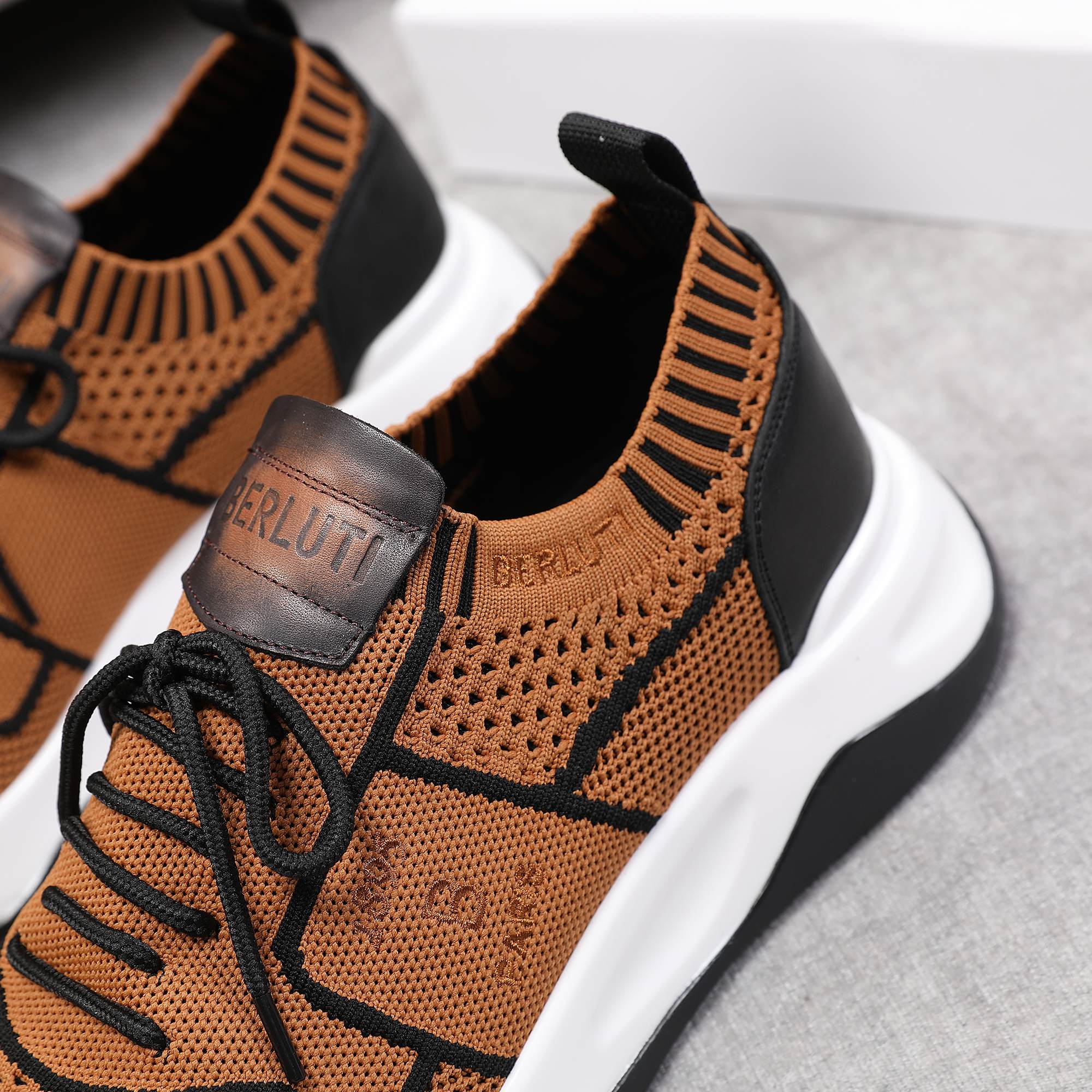 Spring/Summer nueva colección, la única versión en el mercado de los zapatos deportivos para hombre 