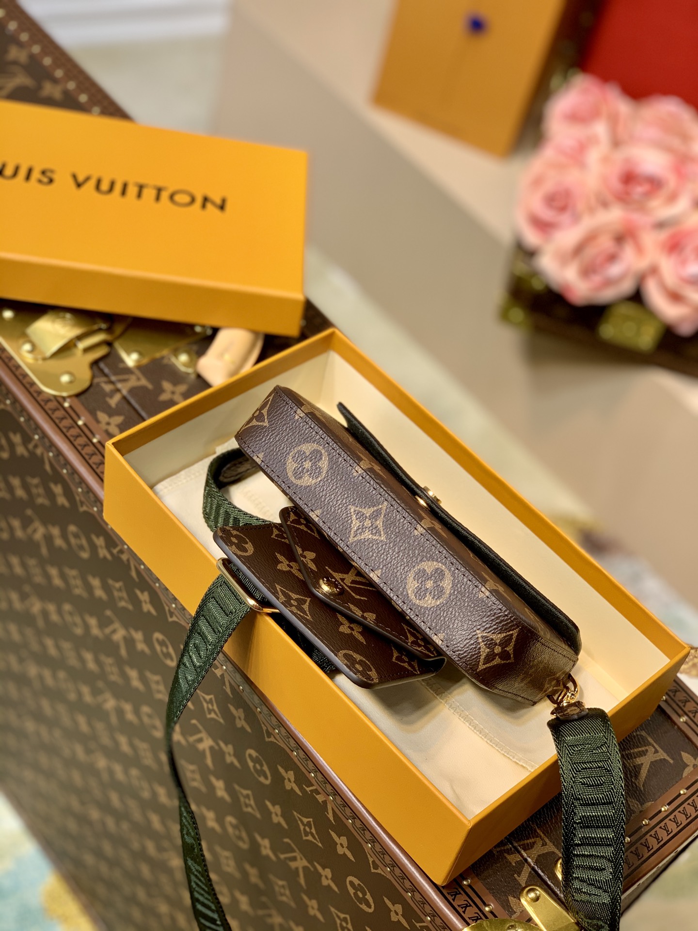 Shop Louis Vuitton Félicie strap & go (M80091) by CITYMONOSHOP