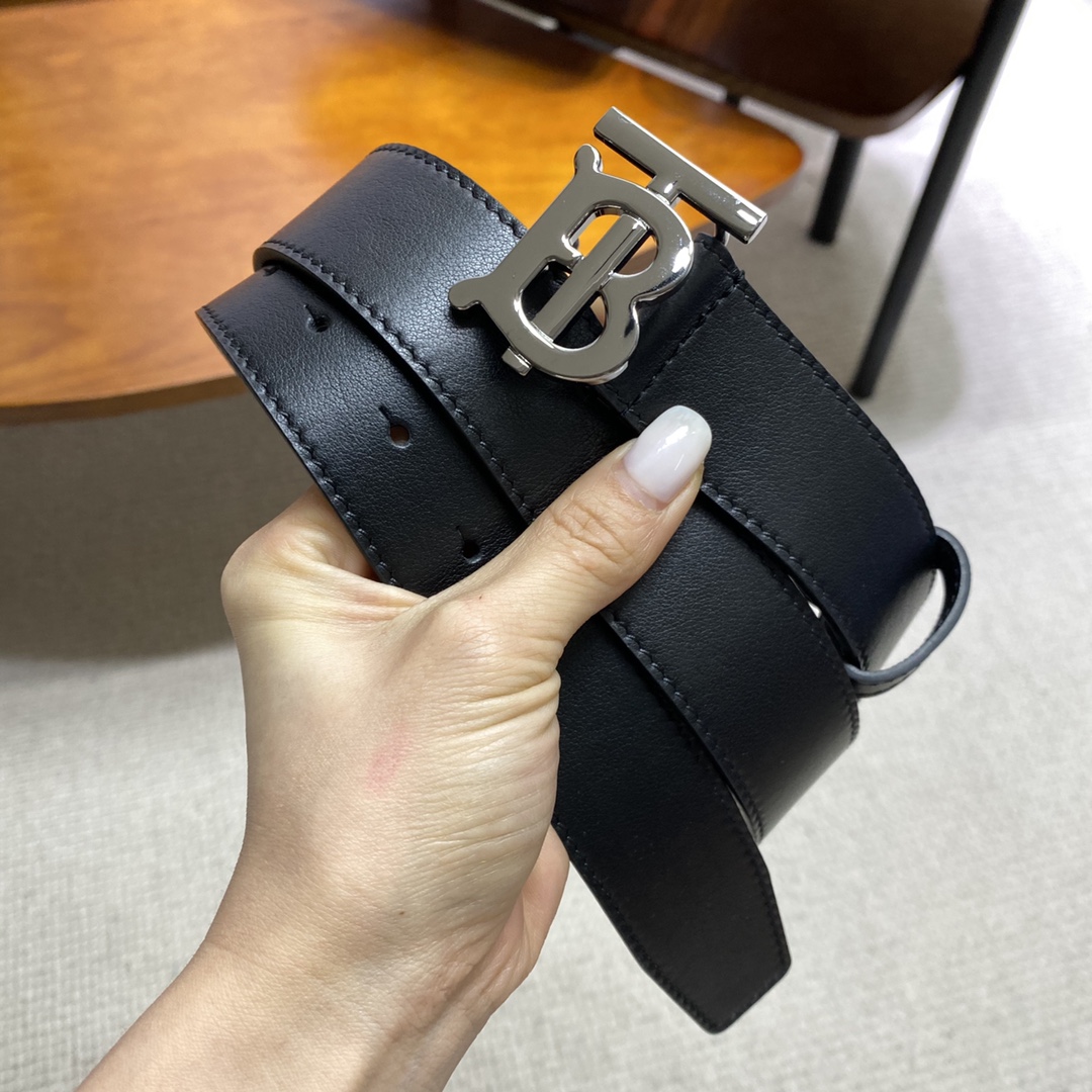 巴宝L意大利制皮革腰带采用百搭设计商