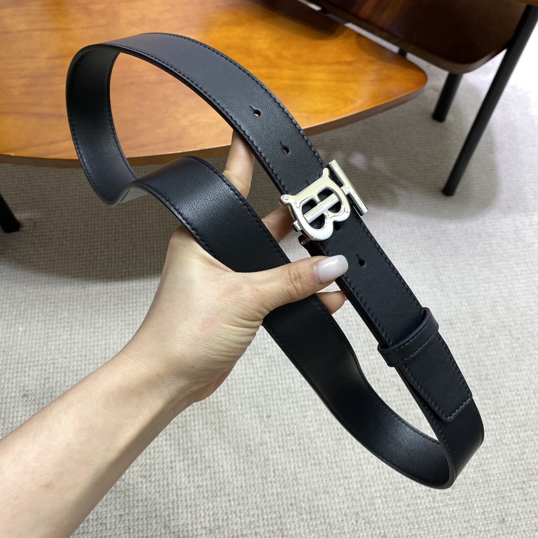 巴宝L意大利制皮革腰带采用百搭设计商