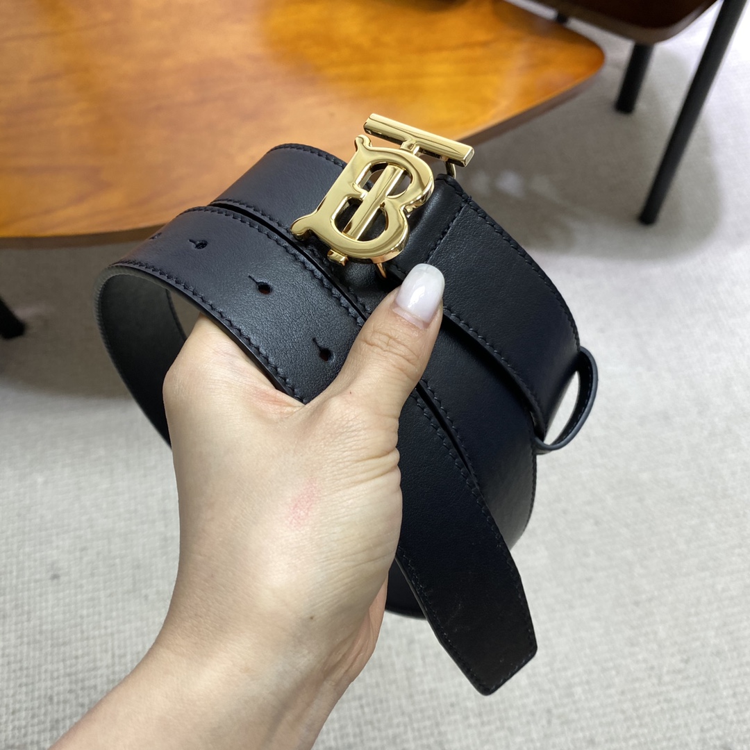 巴宝L意大利制皮革腰带采用百搭设计商