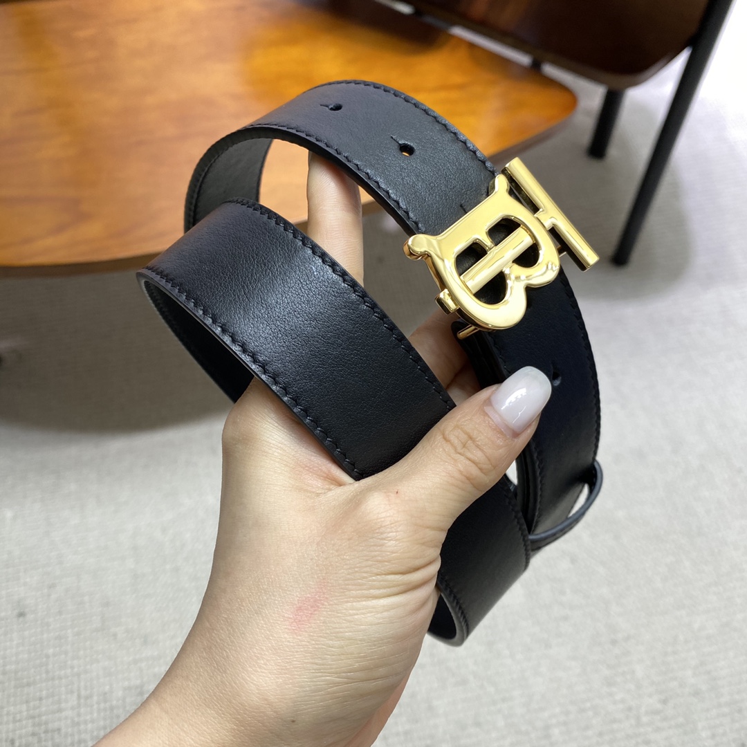 巴宝L意大利制皮革腰带采用百搭设计商