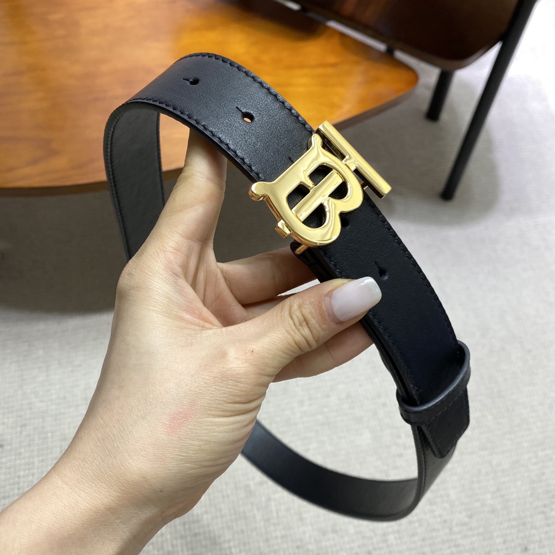 巴宝L意大利制皮革腰带采用百搭设计商