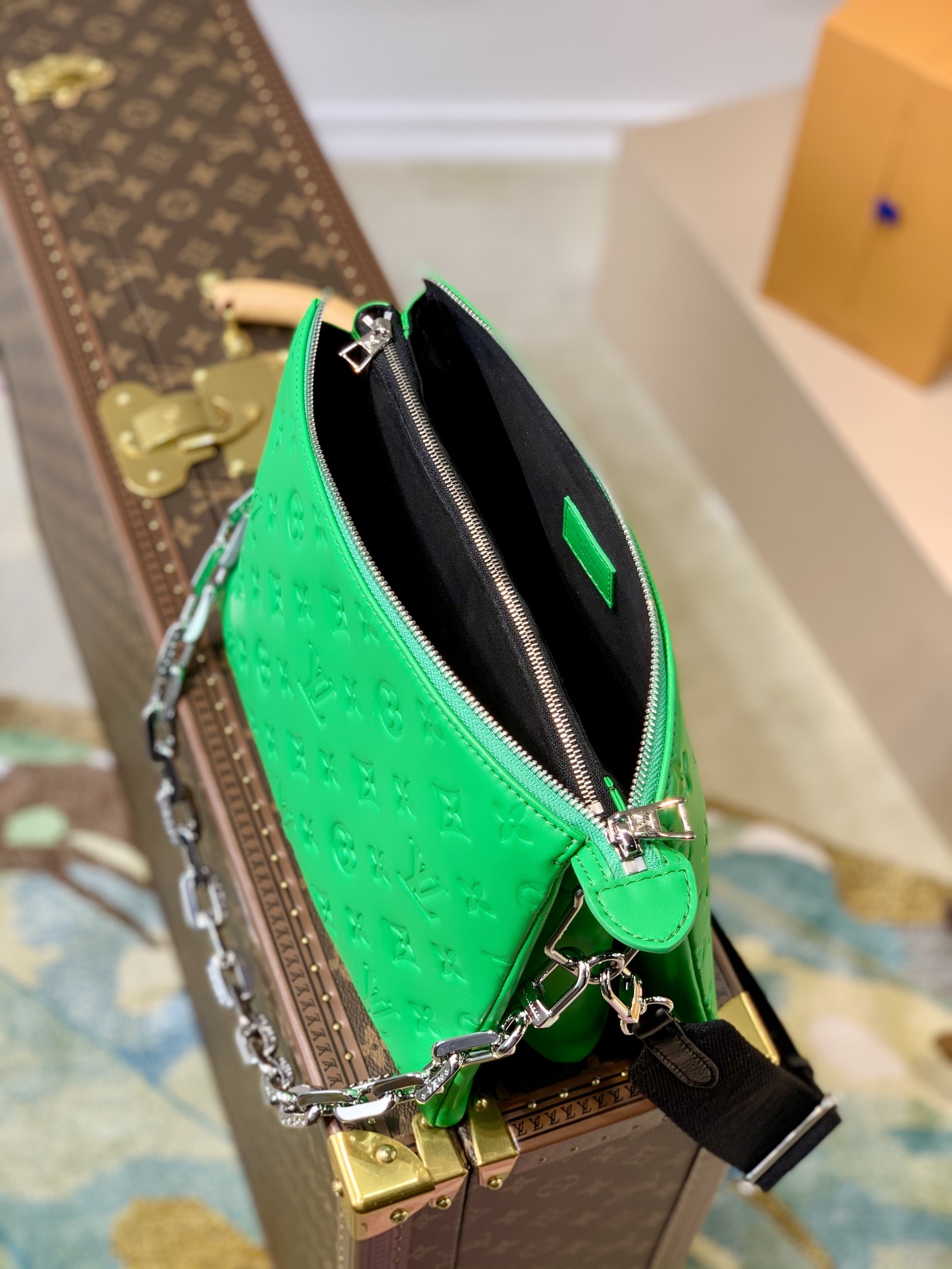 Louis Vuitton LV Coussin 链条斜挎包 M57936绿色