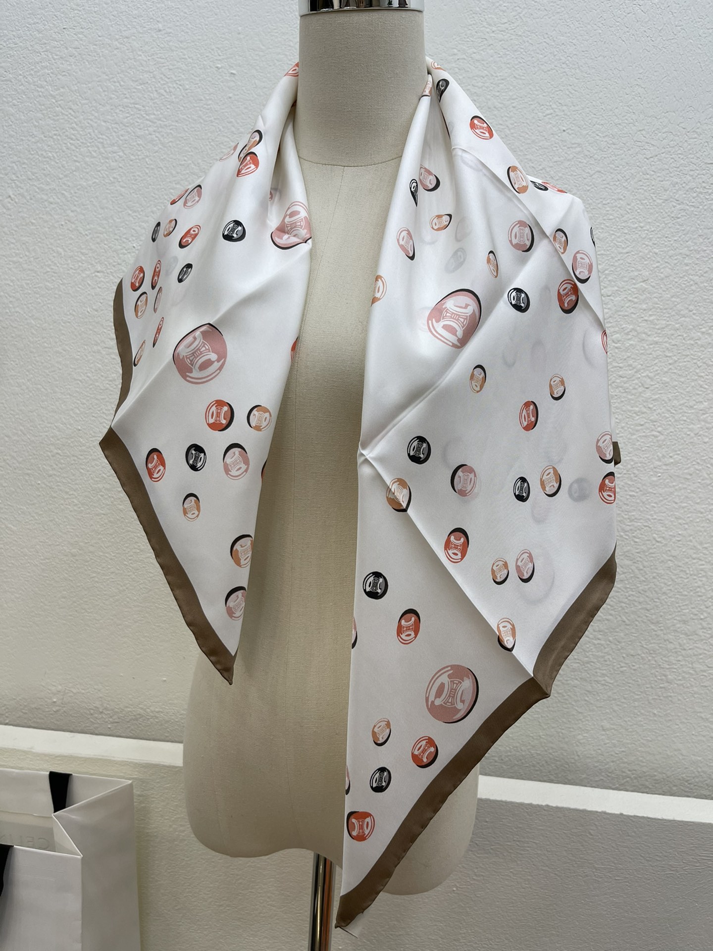 CELINE赛琳凯旋门标志100真丝围巾