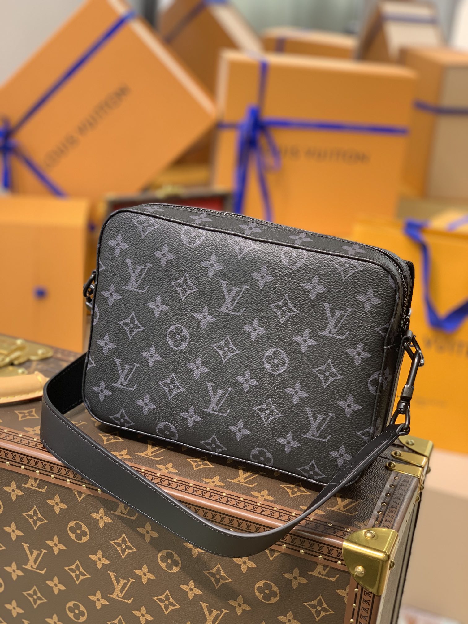 Louis Vuitton LV Steamer Messenger bag M45585黑花