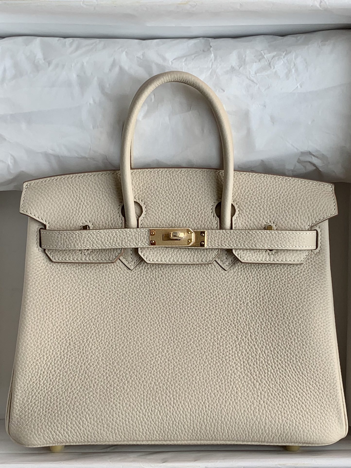 Birkin 25 细节图颜色：奶昔白五金：金扣（尺寸：25 x 20 x 13厘米