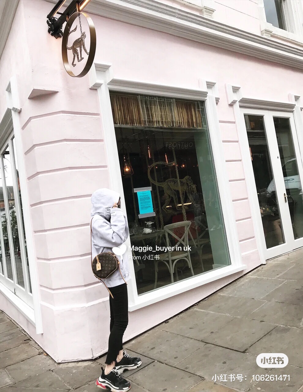 软圆饼大号，百搭时尚休闲的搭配
上身效果实在太好看 四季都能轻松驾驭