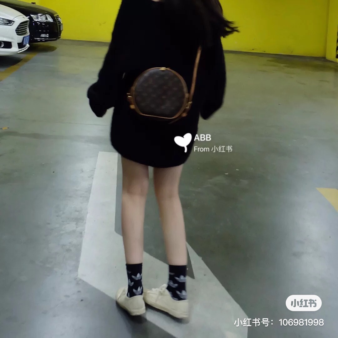 圆饼的风一直吹得特别强 但；它真的超级好看
不拔草 绝对对不起自己🐛