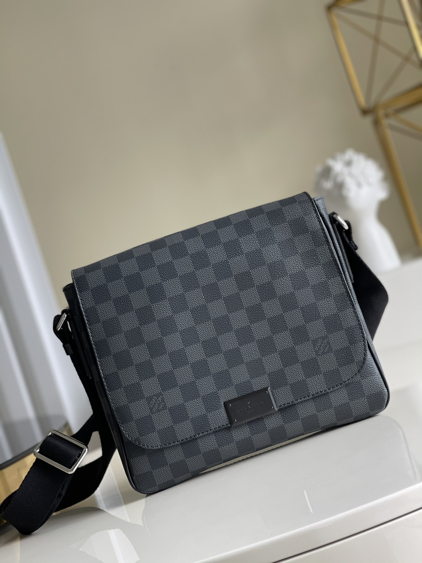 NO:396707,【Exclusive real photo N41260】 District small crossbody bag restocking Small and exquisite District small handbag is a modern product. The classic appearance and canvas material make this practical and elegant handbag, which is an ideal companion for daily life. Original imported leather, vacuum electroplating original hardware, original OEM code size: 27x 23x 8cm m.530, LV [original leather], louis vuitton, satchels, crossbody bags19860909【独家实拍N41260】District 小号斜挎包回货 小巧、精美的 District 小号手袋是现代的产物. 经典的外形与帆布材质,造就了这一实用、优雅的手袋,它是日常生活的理想伴侣.原厂进口皮料,真空电镀原厂五金,原厂代工码尺寸:27x 23x 8cm m.530,LV【原厂皮】,louis vuitton,satchels,crossbody bags,Bag