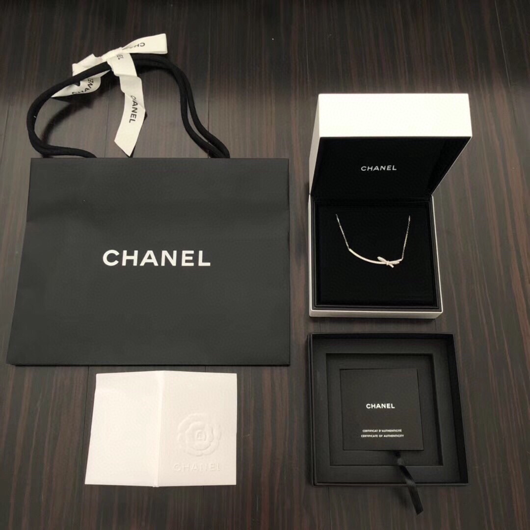 NO:632891,88280Z 56200, purchased jewelry developed by Z, can be customized with real gold and real diamond version, only the correct version of the real gold products will be made, no Z will not be developed, PK all kinds of incorrect gold products on the market!  [Sterling Silver Seiko Edition] [Butterfly Necklace] [Crying] [Crying] [Crying] More than 50,000 yuan, really expensive, but, so beautiful, so beautiful. This can be called a classic and versatile style, especially in this season, it is simply perfect  Wow, it’s amazing, it cost a lot of money, it’s a lot of work, it’s completely made of nearly 60,000 yuan worth of jewelry, it’s a devilish, absolute design, it’s directly saved you more than 50,000 yuan [witty] [witty],,necklace,pure  silver,Cardia high-end jewelry1986090988280Z 56200,购入珠宝类Z开发的,可订做真金真钻版,真金一样只做对版Z货,无Z不开发,,PK市面各种不对版金货！【纯银精工版】【蝴蝶结项链】[流泪][流泪][流泪]Z五万多,真心贵,but,太美太美了,这个堪称万年经典百搭气质款,特别是现在这个季节搭配,简直了,简直了,重金重工重磅,完完全全做出了Z近六万的珠宝类的质感,魔鬼,绝对的设计,直接给你们省了5万多[机智][机智],,necklace,pure silver,卡迪亚高端饰品,Jewelry