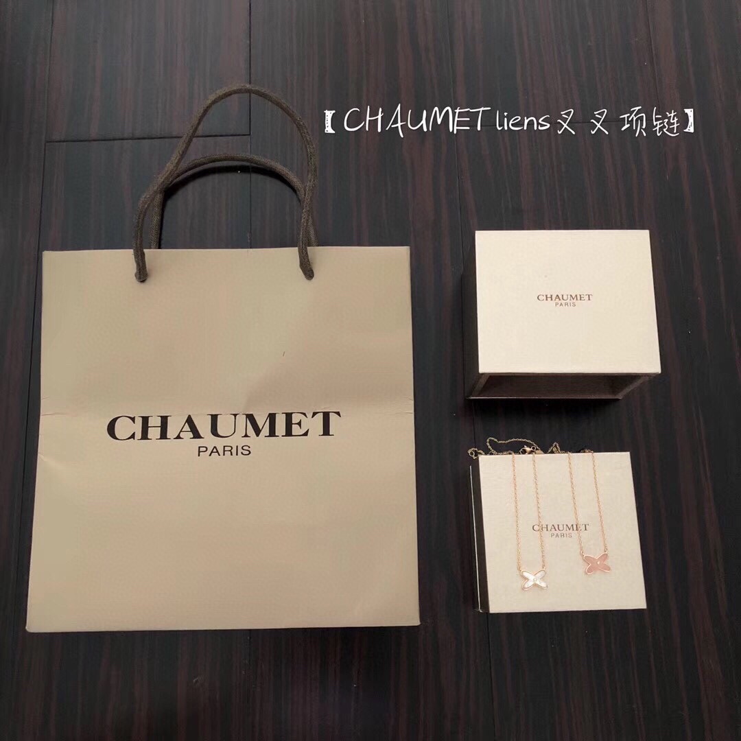 NO:635199,88220, Z 10800, you can customize real gold and real diamonds [Sterling Silver Seiko Edition] [Cross Necklace] This is an absolute recommendation. It has a fresh temperament, an intellectual and smart shape, and the elegant and unique temperament makes it more attractive.  First of all, the rose gold plating color of Z is a very positive color, not the reddish color on the market. Secondly, the main accessories are made of natural white shells and rose quartz. The accessories are a whole piece and then polished into a cross shape. When viewed from the side, the entire accessory is curved, which is very elegant [strong][strong],,necklace,pure silver,Cardia high-end jewelry1986090988220, Z 10800,可以订制真金真钻【纯银精工版】【叉叉项链】这款绝对的推荐,气质清新,造型知性而灵动,优雅别致的气质配搭起来更具魅力 首先,Z的玫瑰金电镀颜色,是非常正的颜色,而非市面那种发红的颜色,再来,主配件用的是天然白贝壳,粉晶,配件是一整块再打磨成交叉的形状,侧面看整个配件都是有弧度的,非常的考究[强][强],,necklace,pure silver,卡迪亚高端饰品,Jewelry