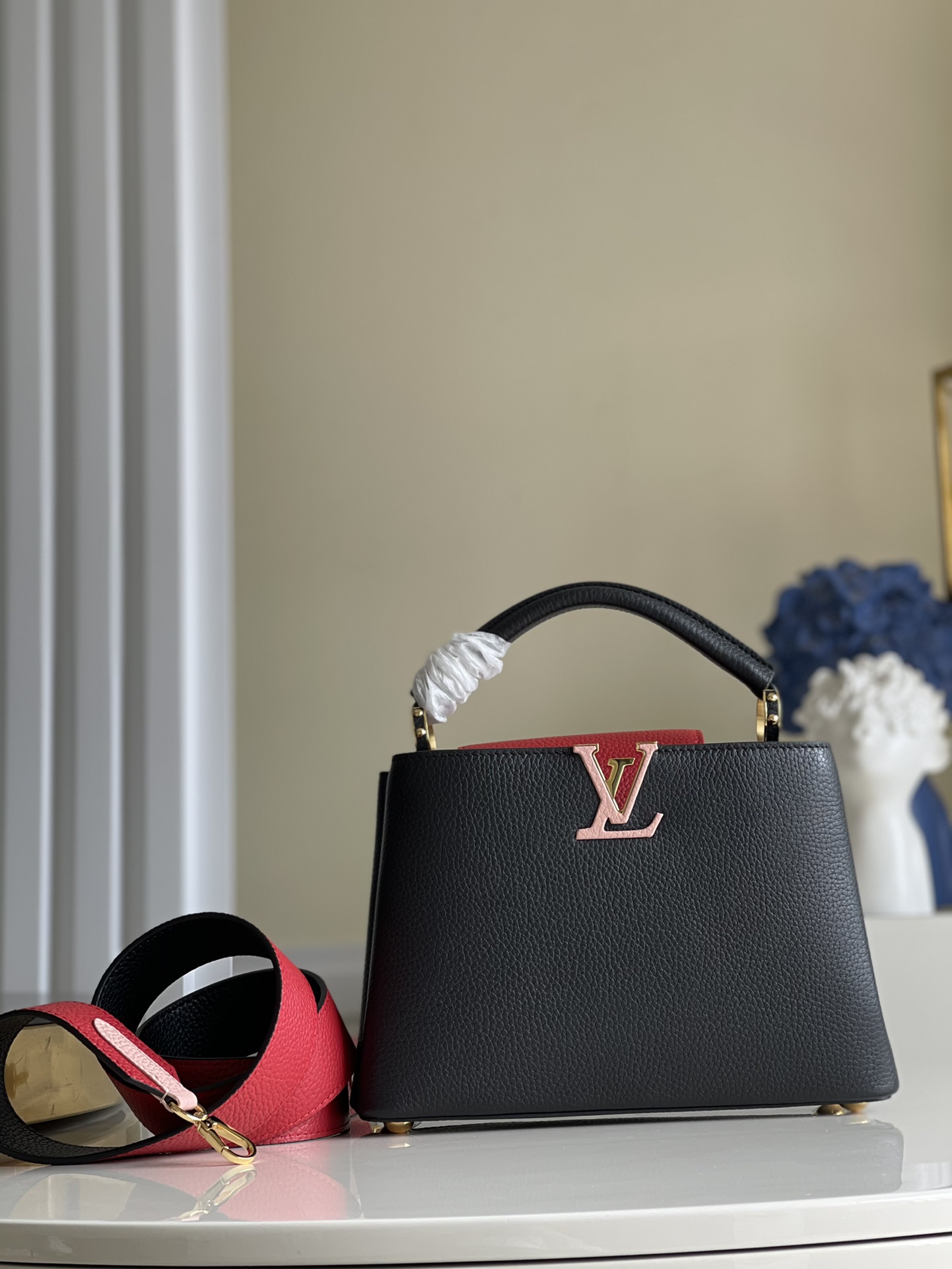 NO:396736,【Exclusive real photo M57518 small】aiCAPUCINES imported grain Taurillon leather shaping Capucines matching iconic side rings and Monogram floral flap. Shows elegance and luxury size small 27*18*9 j.1200,LV [original leather],louis vuitton19860909【独家实拍M57518小号】aiCAPUCINES 进口粒面 Taurillon 皮革塑造 Capucines搭配 标志性侧环和 Monogram 花卉翻盖.彰显优雅奢华尺寸小号27*18*9 j.1200,LV【原厂皮】,louis vuitton,Bag