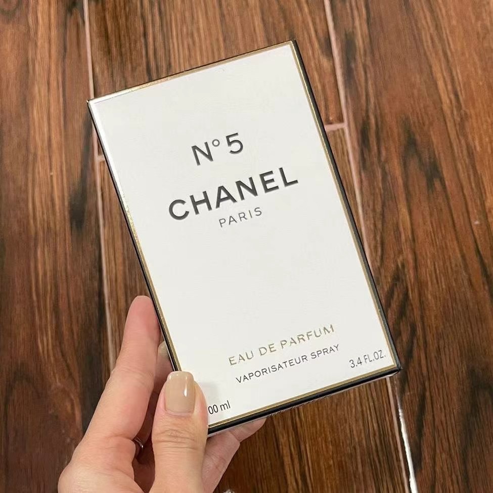 Chanel N°5 Limited Edition Red Bottle Eau de Parfum - 100ml 3 i1616058408 4879 1