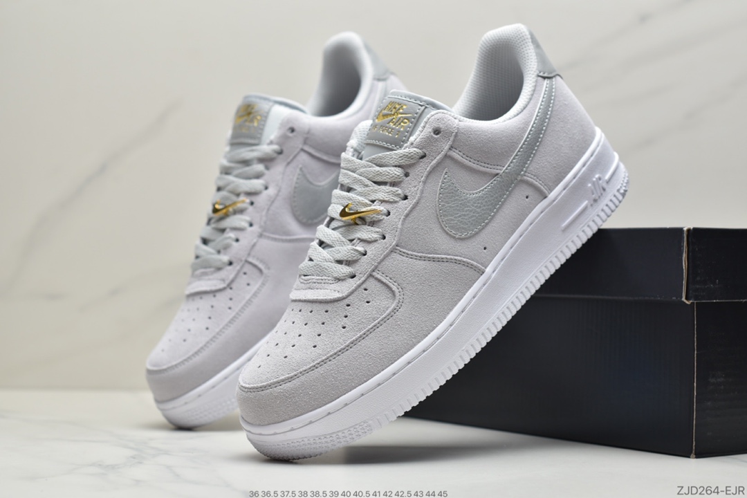 240 耐克Nike Air Force 1 Low “白红勾金标” 这双鞋采用低帮 DC4458-001-莆田鞋,莆田鞋货源,高仿鞋,高仿鞋货源,安福档口,莆田高仿鞋,莆田鞋批发,高仿鞋批发,莆田高仿运动鞋,高仿运动鞋,莆田运动鞋 240 耐克Nike Air Force 1 Low “白红勾金标” 这双鞋采用低帮 DC4458-001
