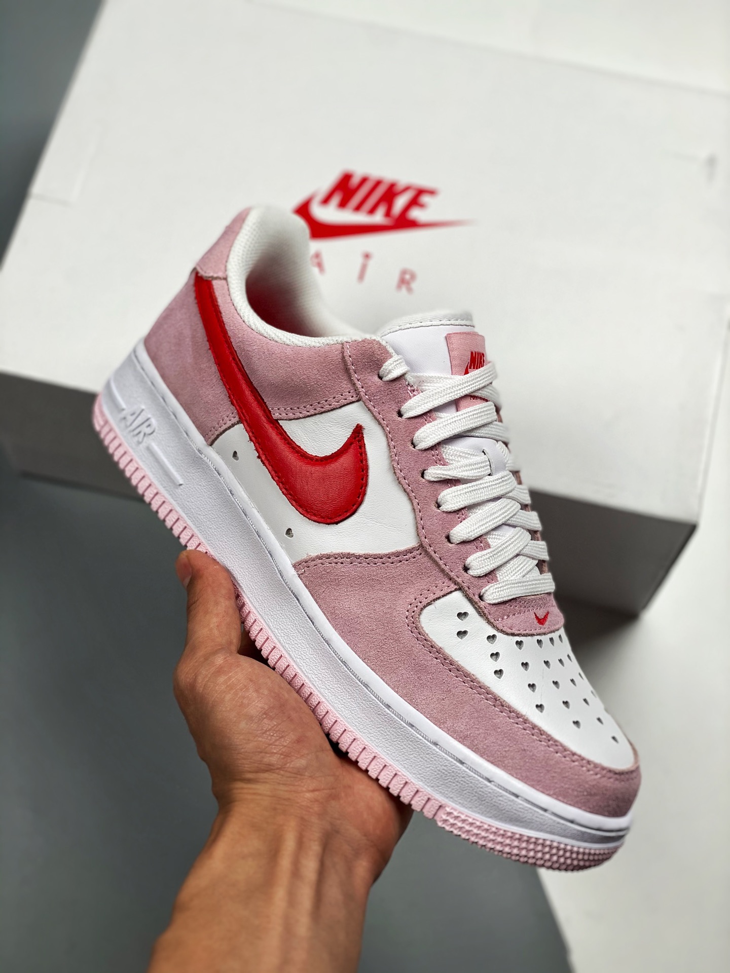 Nike Air Force 1 ‘07 QS rosa San Valentín, nivel de zapatos desnudos de fábrica original, mismos materiales originales,…