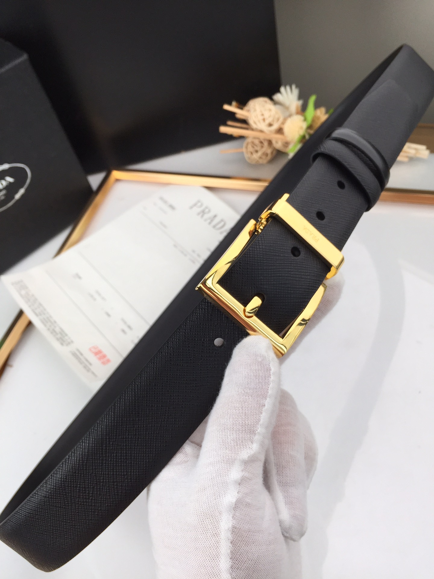 [Prada Belts]One side of the Prada belt is the iconic Saffiano leather.Smoot