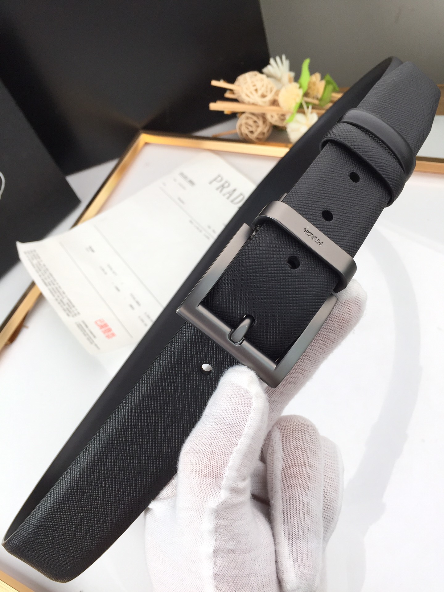 [Prada Belts]One side of the Prada belt is the iconic Saffiano leather.Smoot