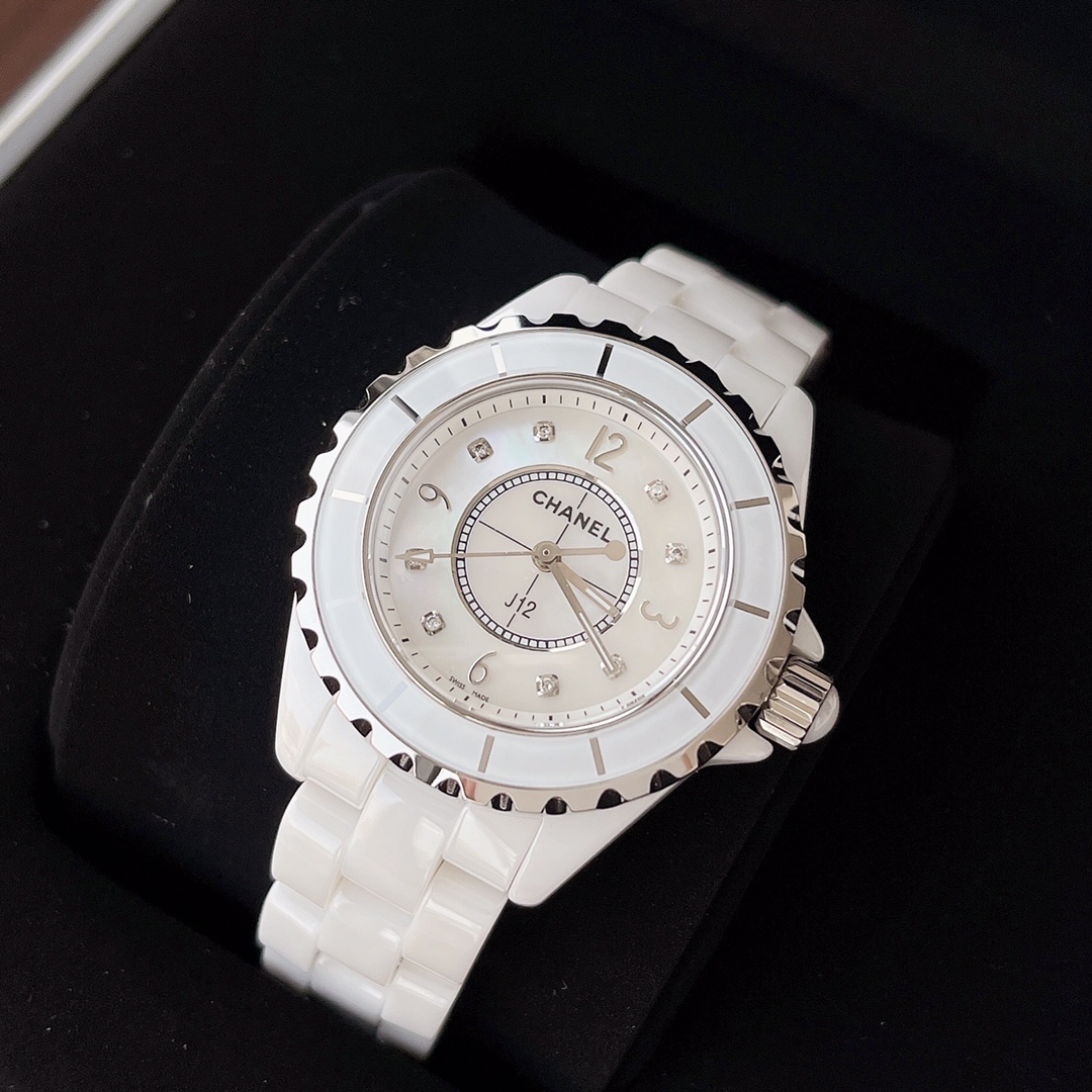 Chanel 全套包装 重磅再现‼终于不负众望 拿到 渠道J12 不只是表壳 连机芯也是原装的 大家可以硬气的轰炸你的朋友圈了开春大作 推起来‼ 吊打所有市面货色 石英款 CHANEL香奈儿J12系列