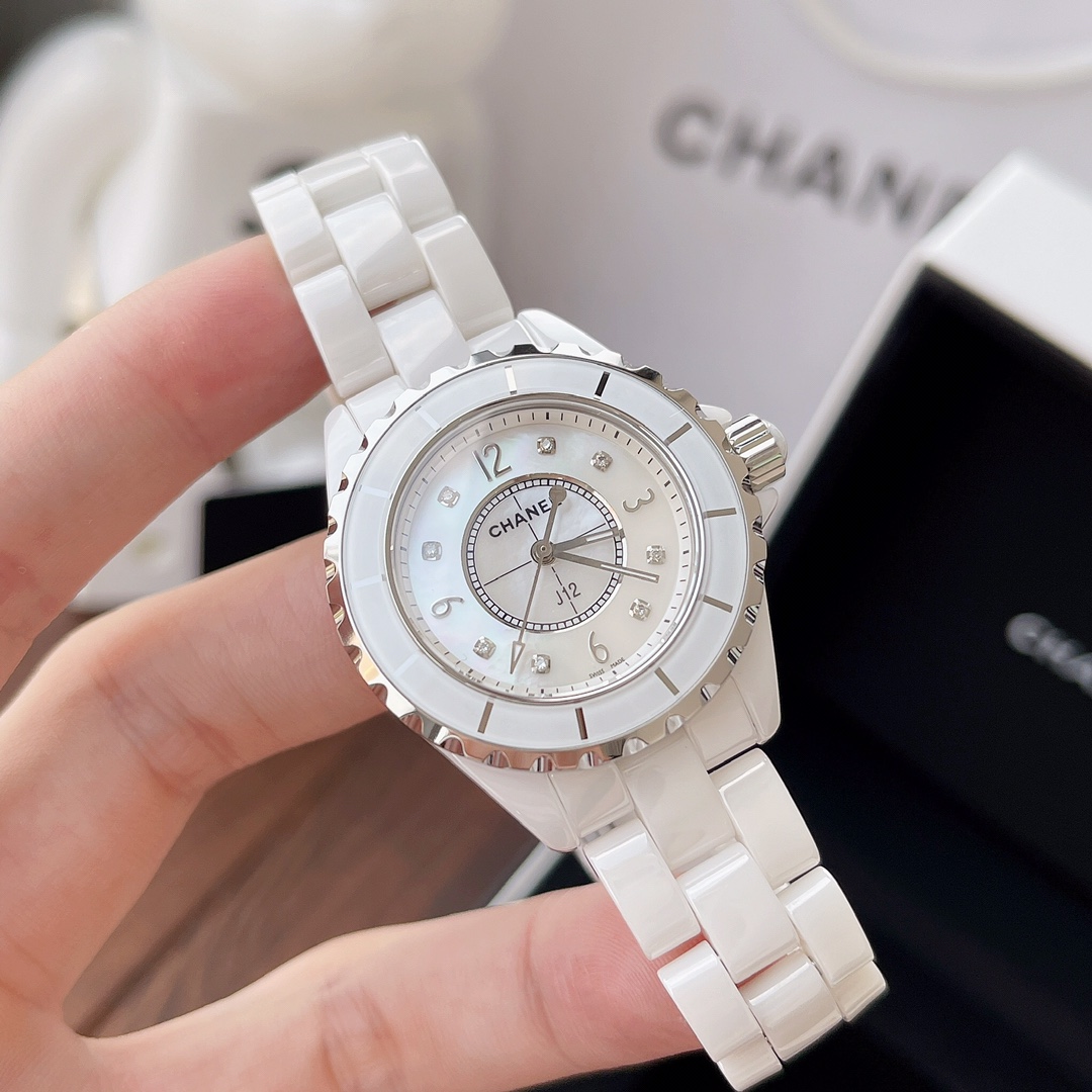 Chanel 全套包装 重磅再现‼终于不负众望 拿到 渠道J12 不只是表壳 连机芯也是原装的 大家可以硬气的轰炸你的朋友圈了开春大作 推起来‼ 吊打所有市面货色 石英款 CHANEL香奈儿J12系列