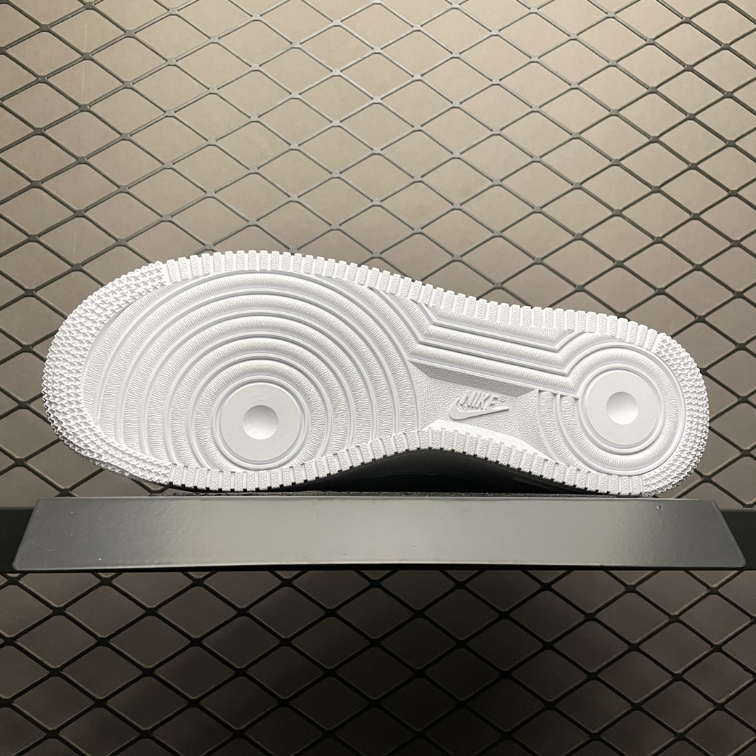 240 NK Air Force 1 ’07 空军一号低帮运动休闲板鞋 315115-154