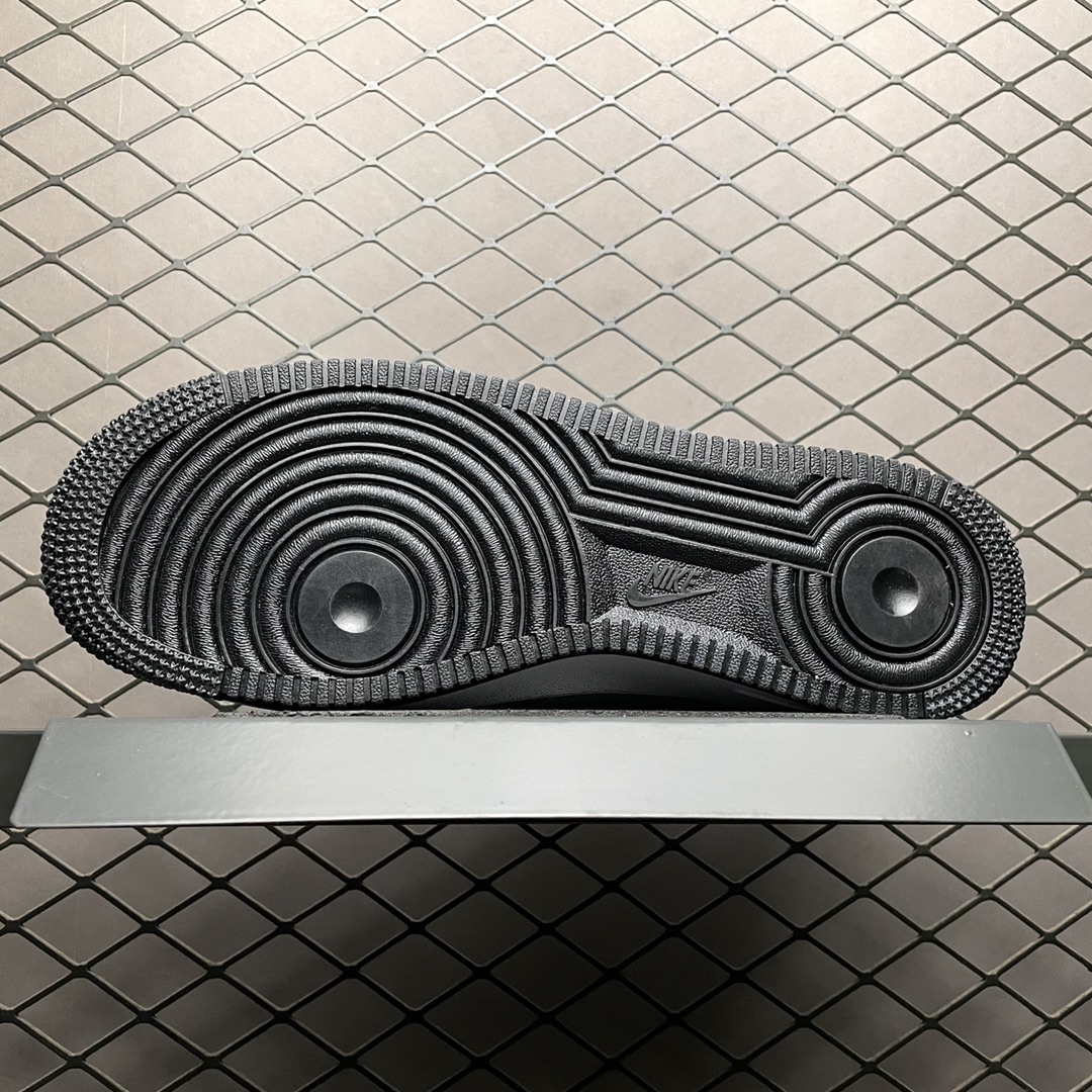 240 NK Air Force 1 ’07 空军一号低帮运动休闲板鞋 CN2896-104