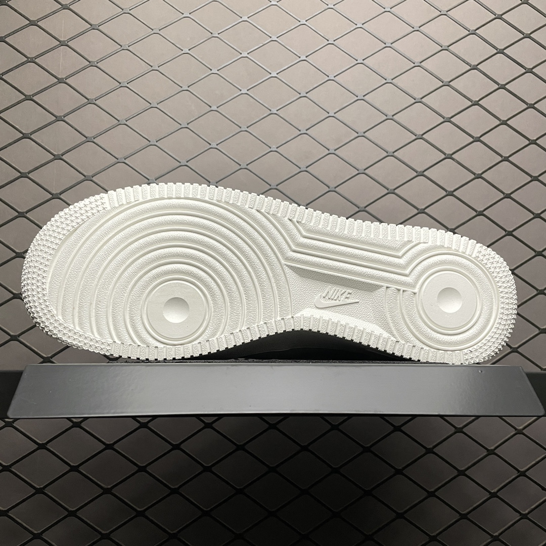 240 NK Air Force 1 ’07 空军一号低帮运动休闲板鞋 DD7117-100