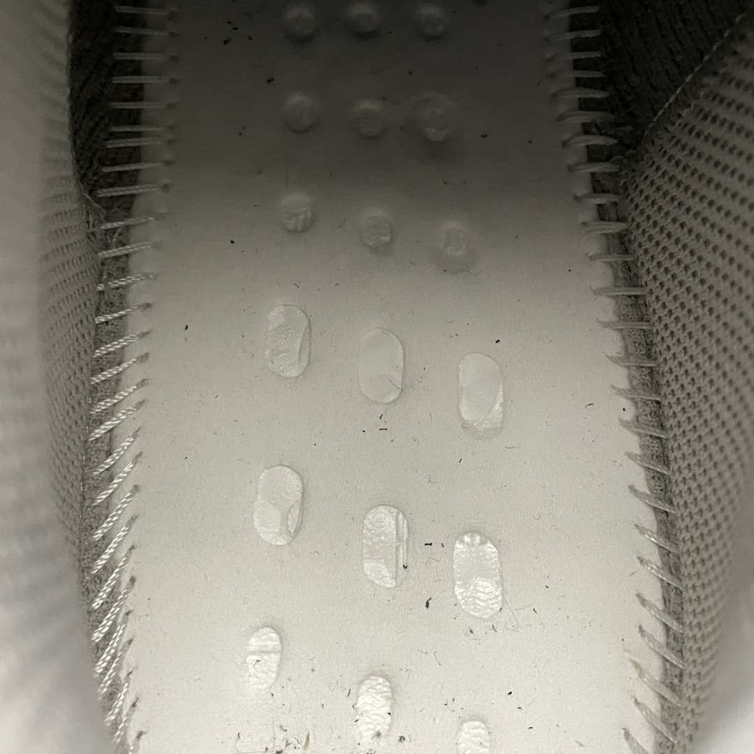 260 AD 阿迪 YEEZY 椰子 700V2 ”Cream” 棕白灰 奶油 GY7924 侃爷椰子3M反光复古老爹鞋