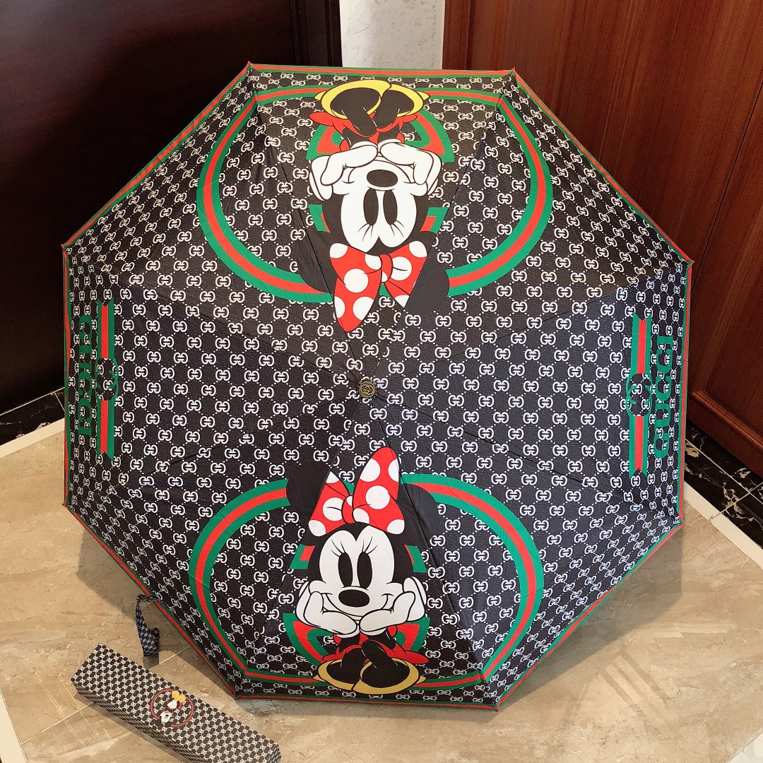 GUCCI古驰米奇米妮迪士尼合作款在今年席卷整个时尚界超方便一键开收全铝伞架一直以奢华以对时尚的独特设计