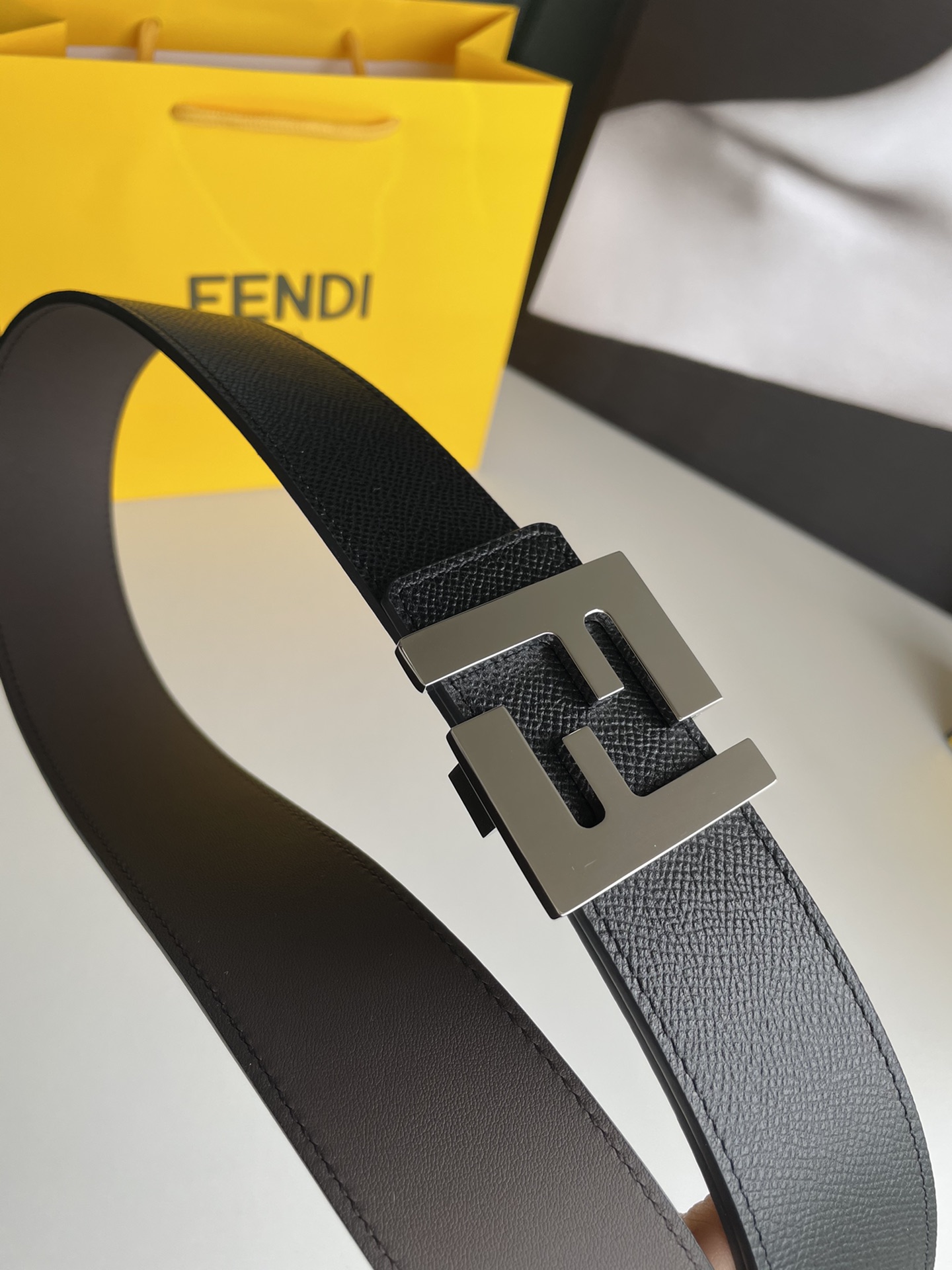 Fendi 品质 免税包装 𝕎𝕚𝕕𝕥𝕙：𝟰 𝟬𝗰𝗺 顶尖做工 𝓈𝓅免检版 FENDI芬迪