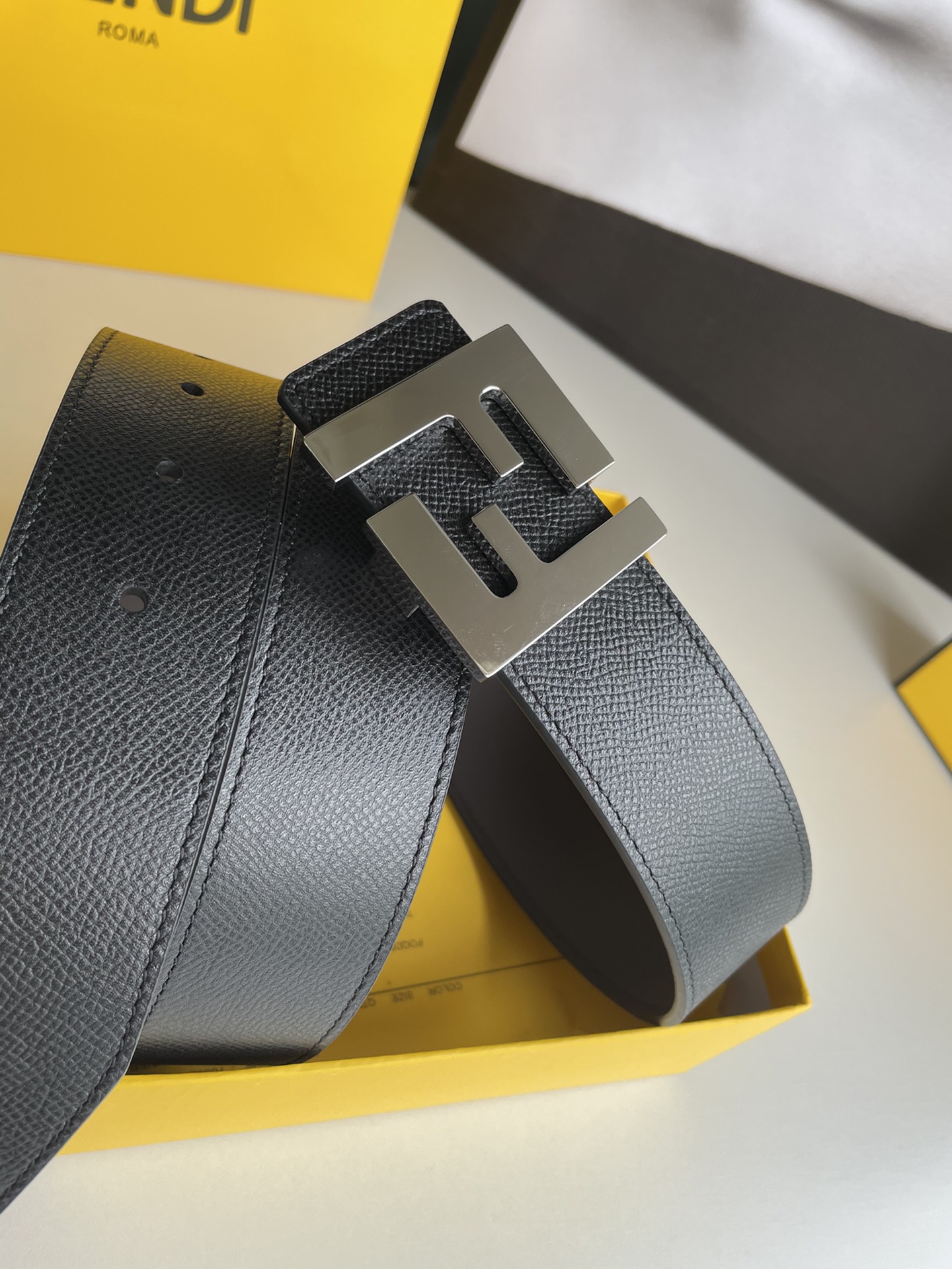 Fendi 品质 免税包装 𝕎𝕚𝕕𝕥𝕙：𝟰 𝟬𝗰𝗺 顶尖做工 𝓈𝓅免检版 FENDI芬迪