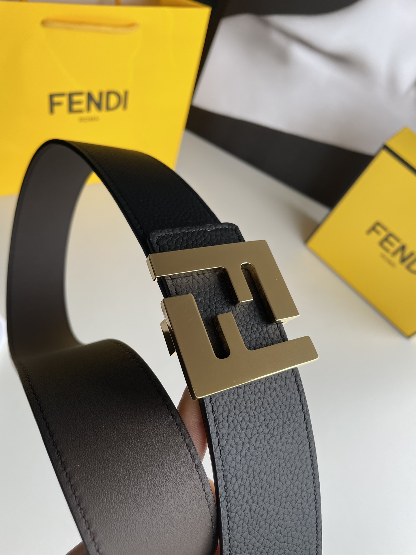 Fendi 品质 免税包装 𝕎𝕚𝕕𝕥𝕙：𝟰 𝟬𝗰𝗺 顶尖做工 𝓈𝓅免检版 FENDI芬迪