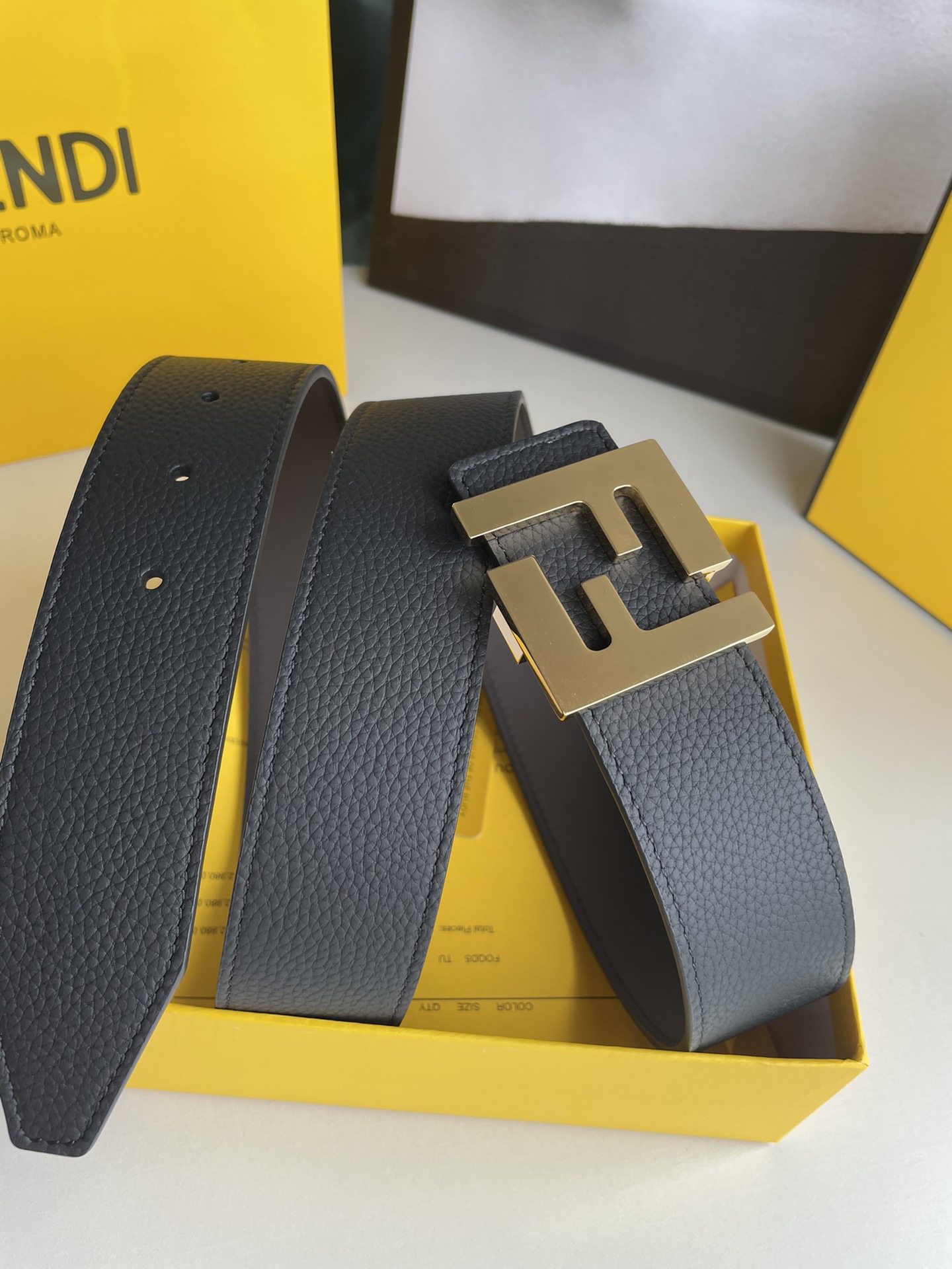 Fendi 品质 免税包装 𝕎𝕚𝕕𝕥𝕙：𝟰 𝟬𝗰𝗺 顶尖做工 𝓈𝓅免检版 FENDI芬迪