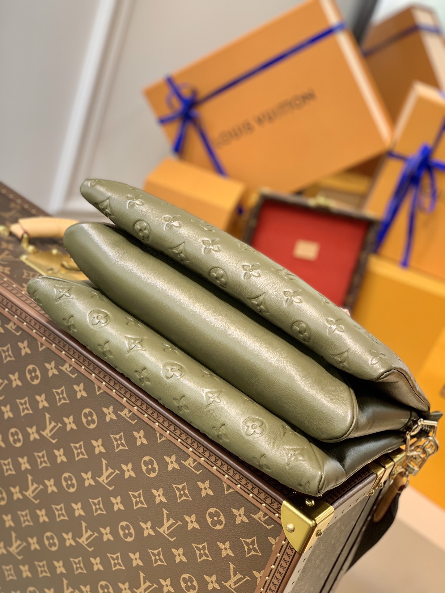 Louis Vuitton LV Coussin 链条包 M57782卡其绿