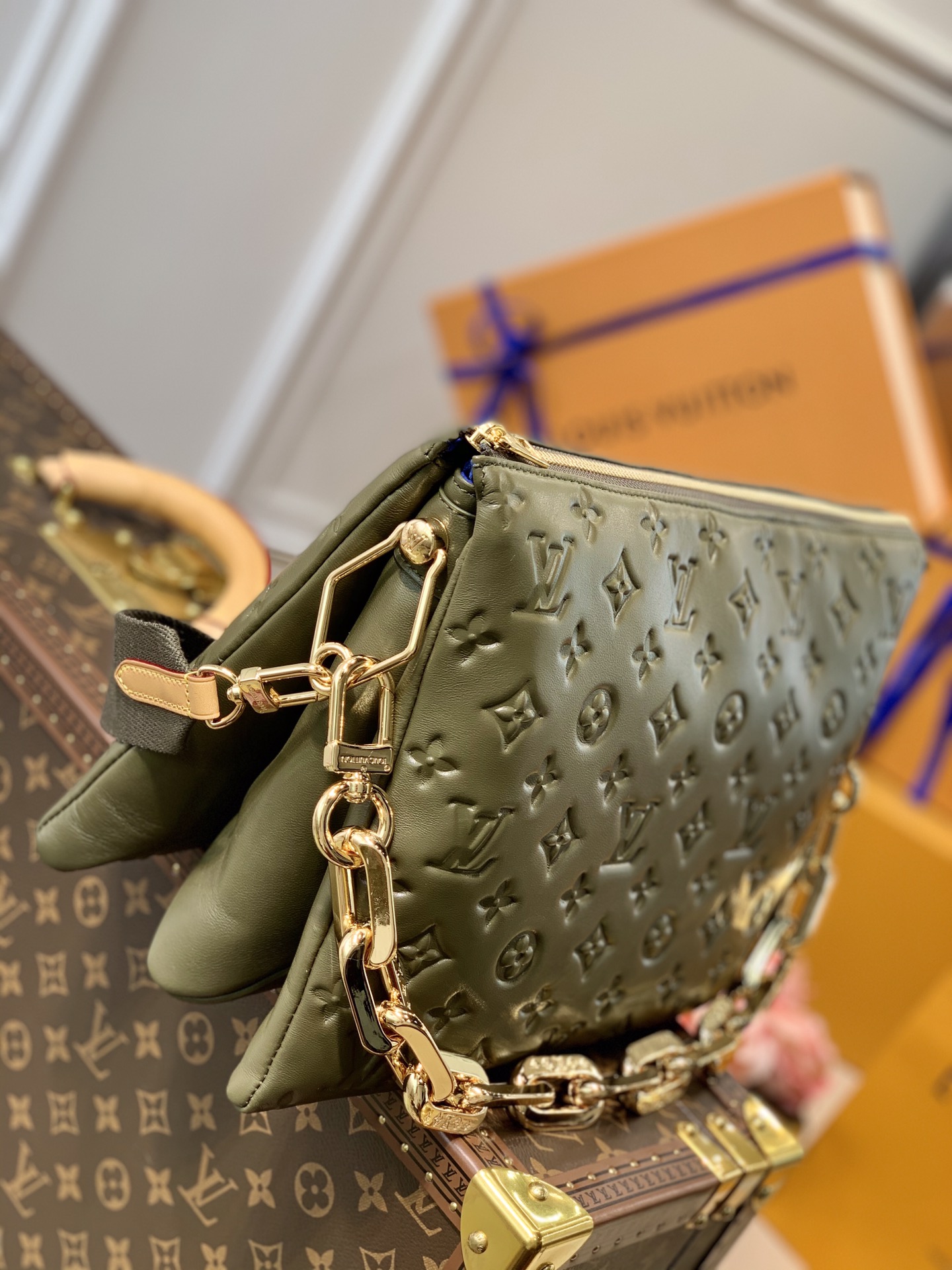 Louis Vuitton LV Coussin 链条包 M57782卡其绿