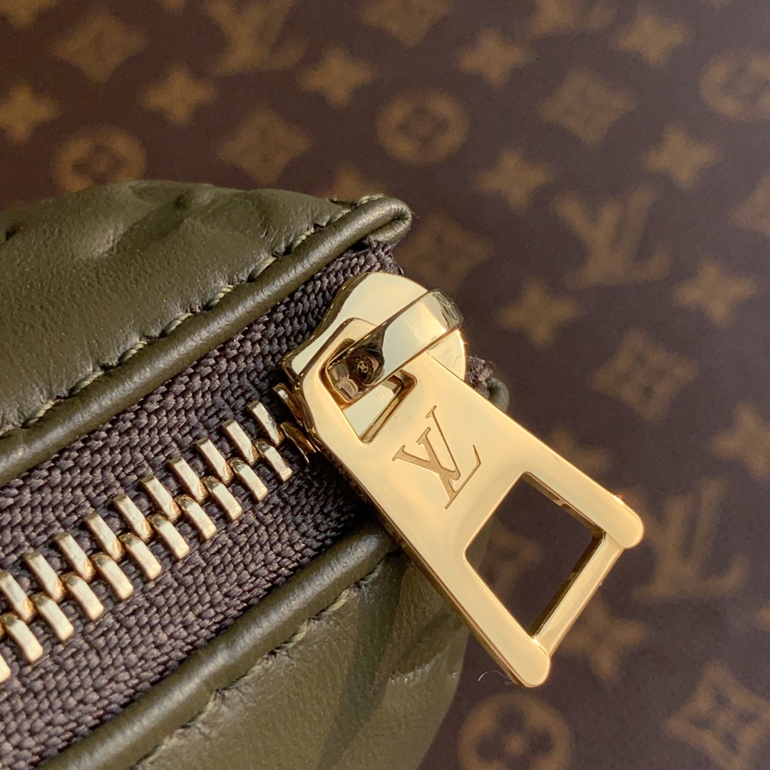 Louis Vuitton LV Coussin 链条包 M57782卡其绿