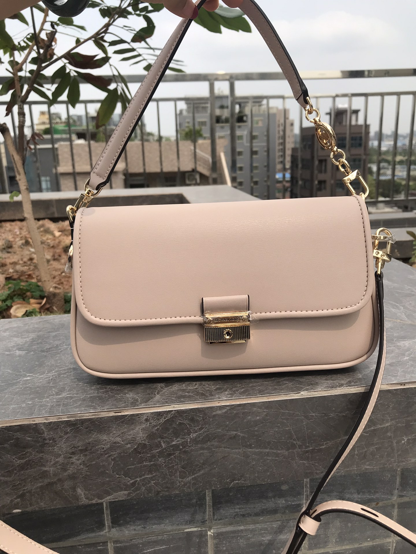Michael Kors ～小号腋下包，粉色